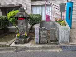 笠付庚申塔