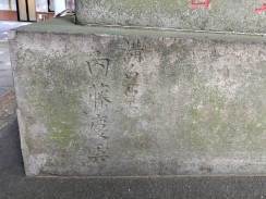 左側台座4