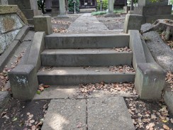 二之鳥居前石階段